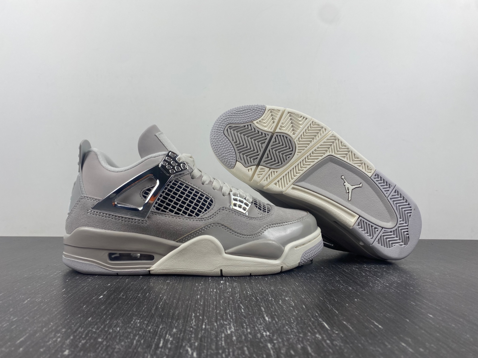Air Jordan 4 WMNS “Frozen Moments