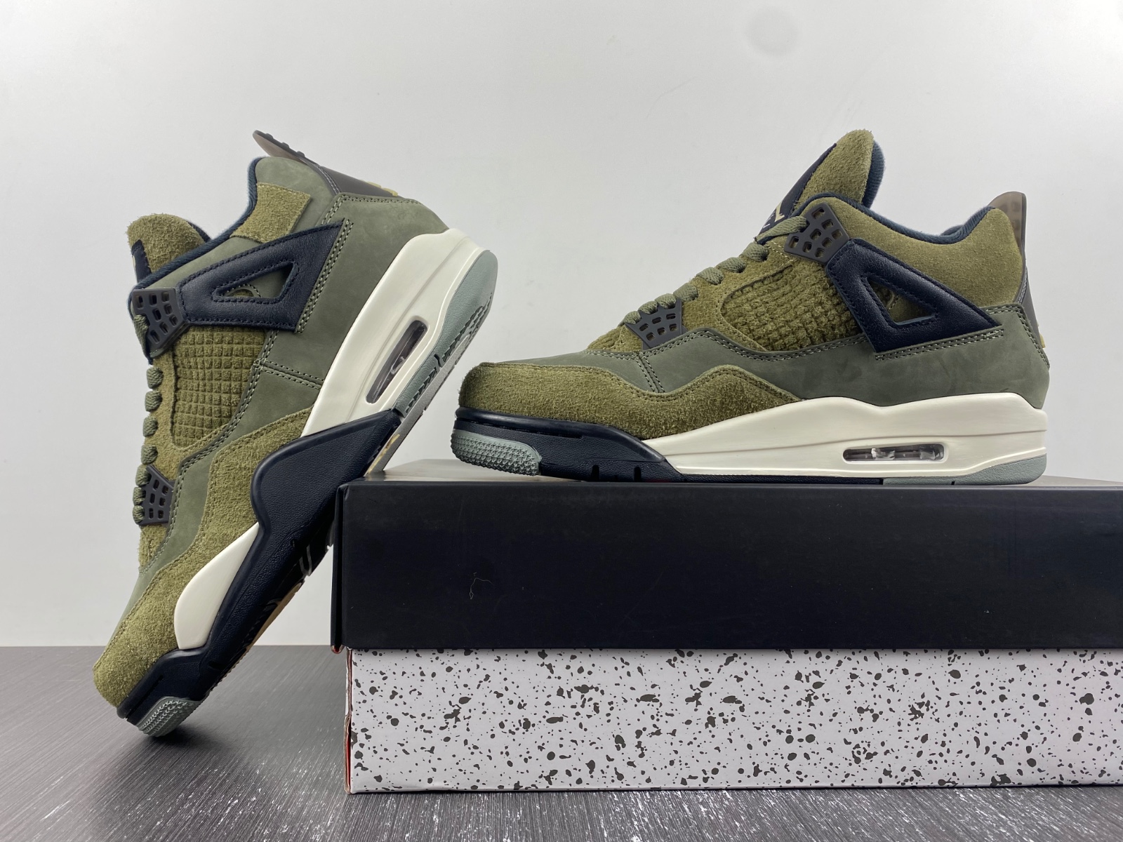 Air Jordan 4 Craft “Medium Olive