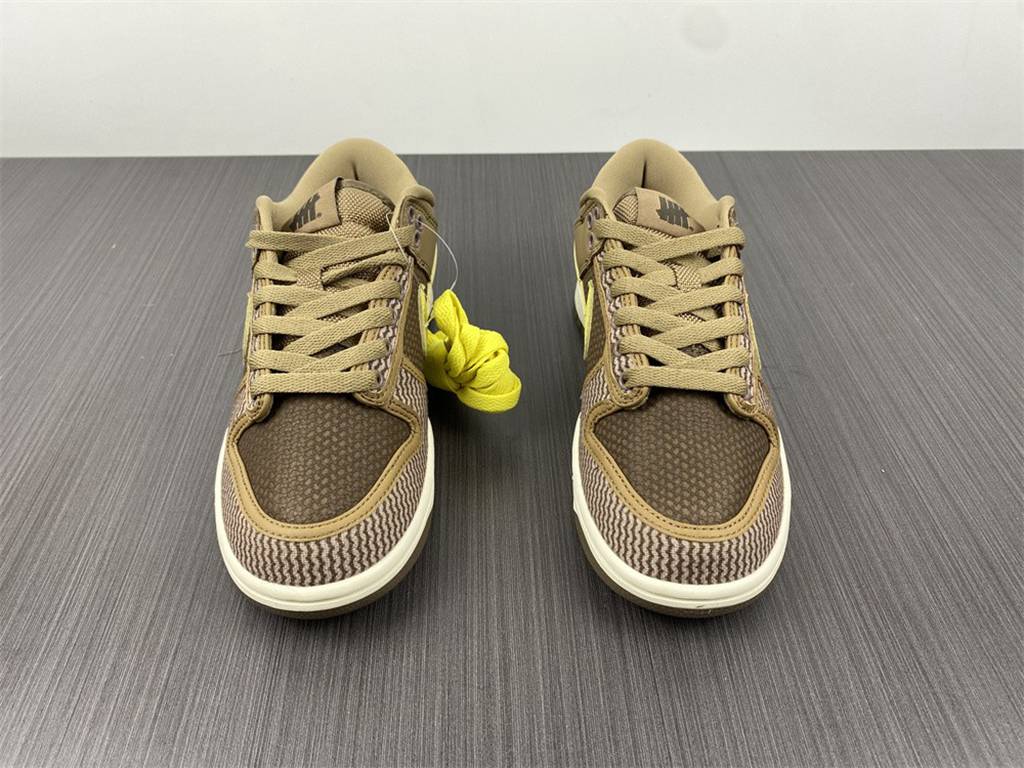 Undefeated x Nike Dunk Low DH3061-200