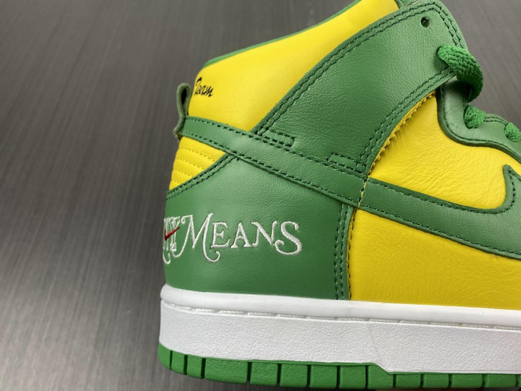 Svp*me x Nike SB Dunk High DN3741-700