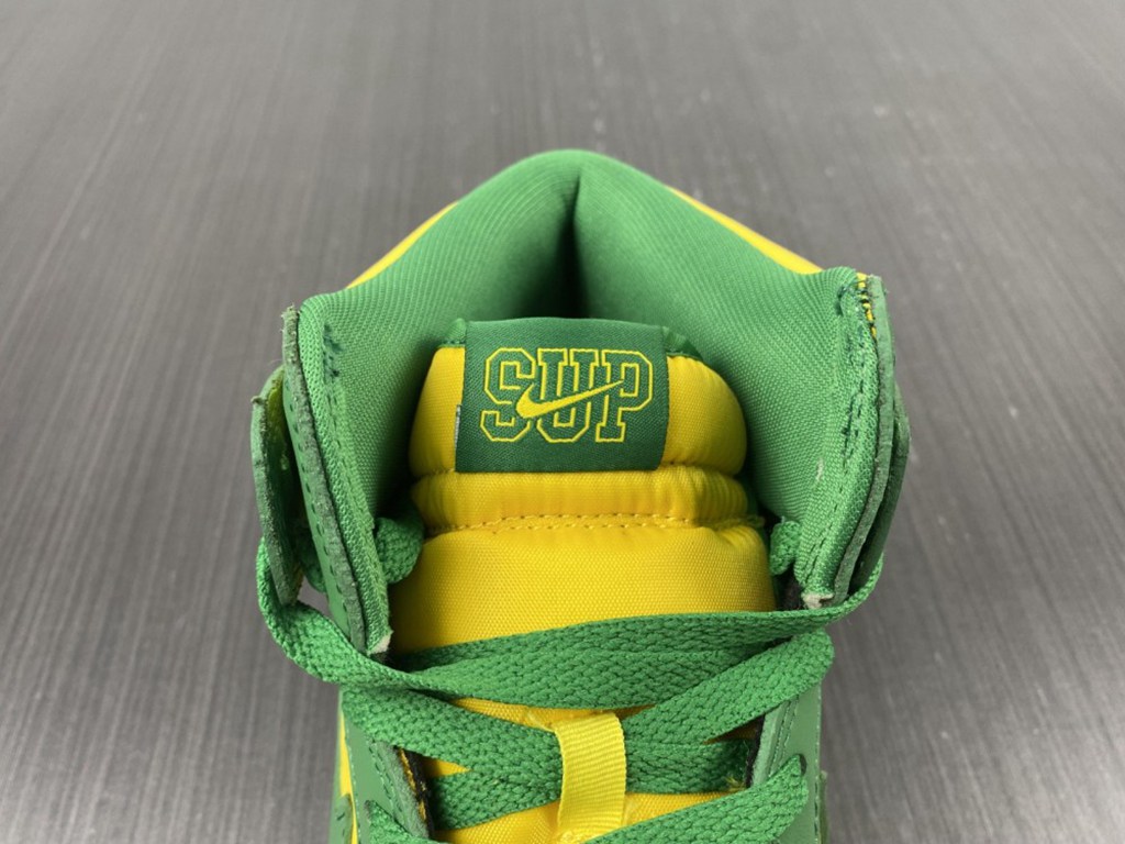 Svp*me x Nike SB Dunk High DN3741-700