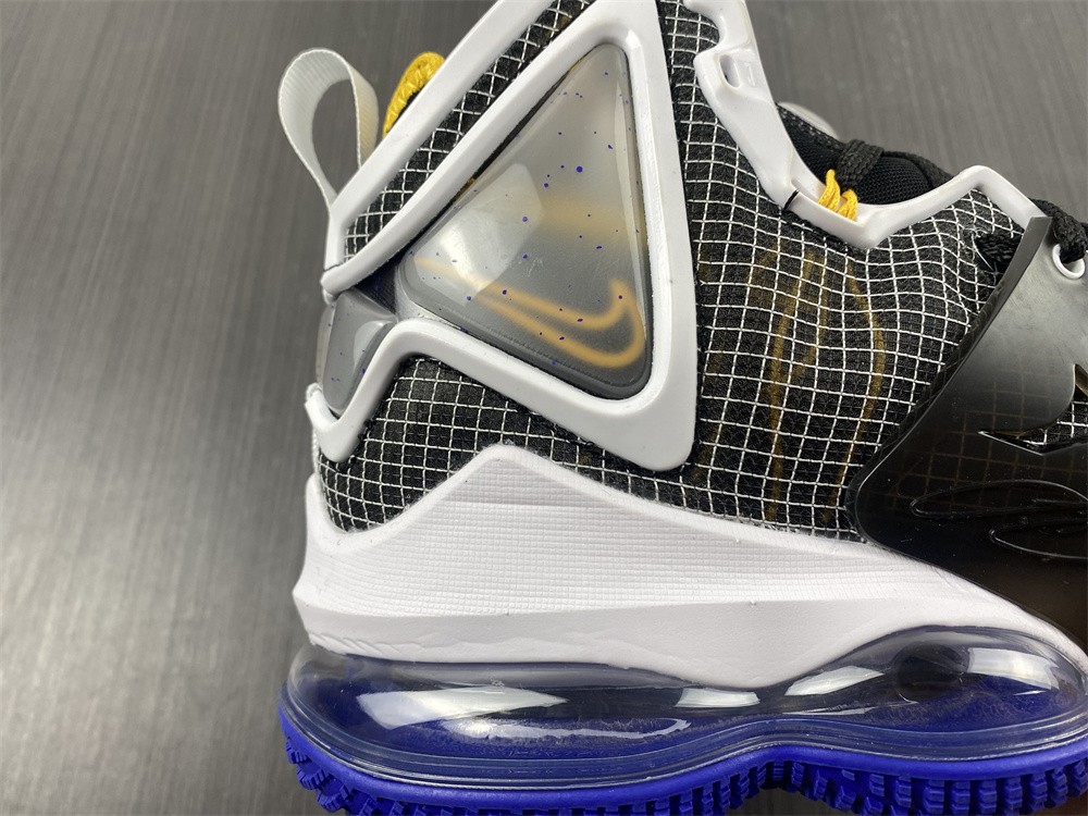 Nike Lebron 19