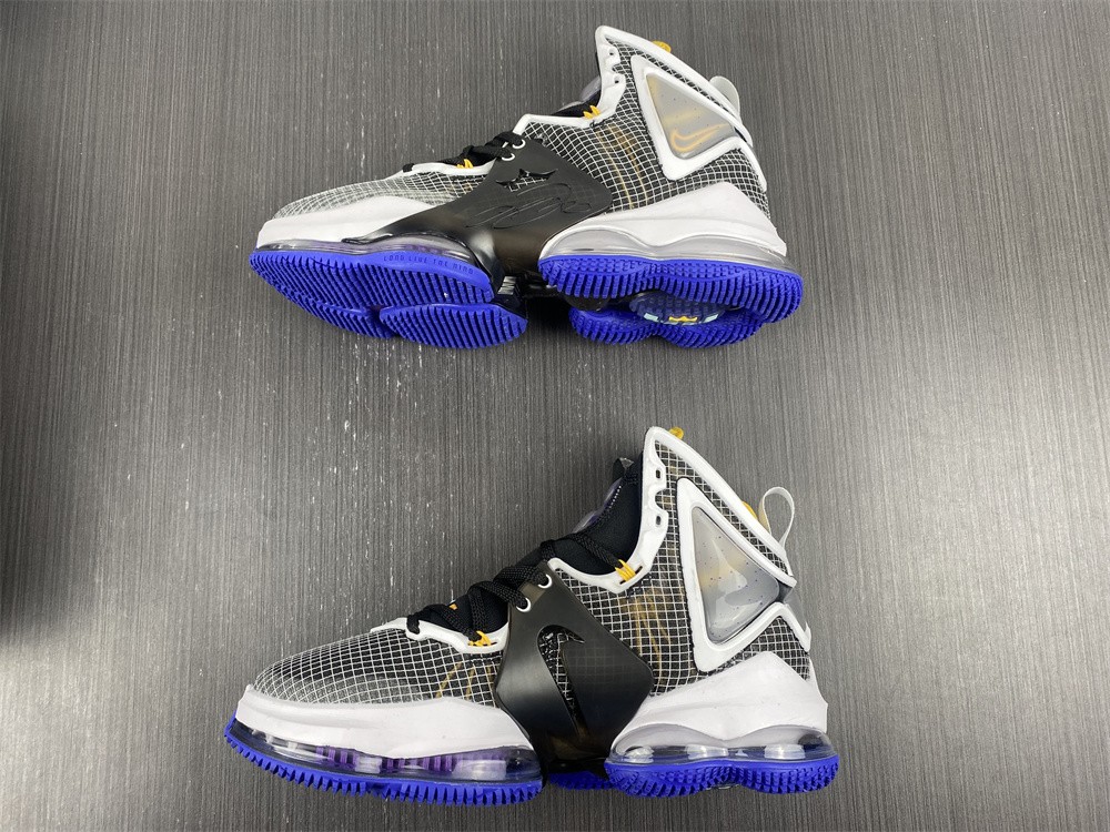 Nike Lebron 19