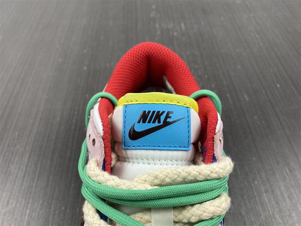 Nike Dunk Low SE FREE.99 CT2496-100