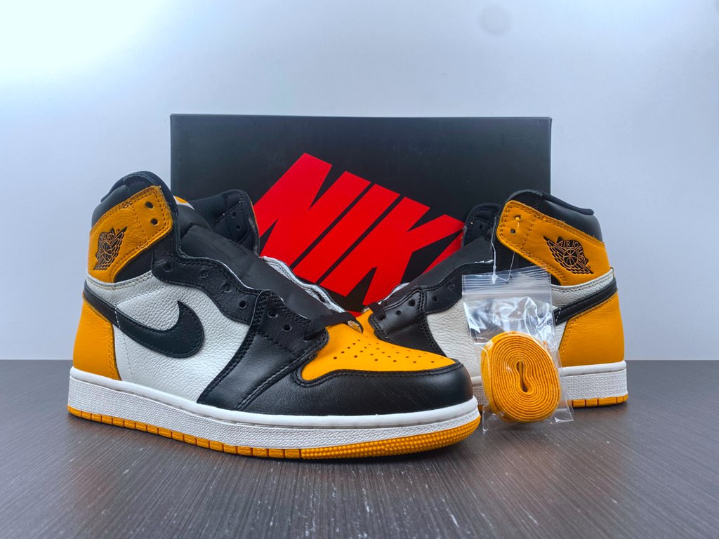 Air Jordan 1 High OG Yellow Toe 555088-711