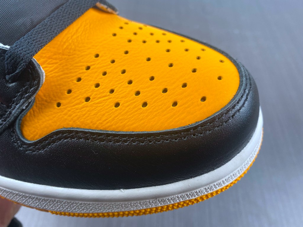 Air Jordan 1 High OG Yellow Toe 555088-711