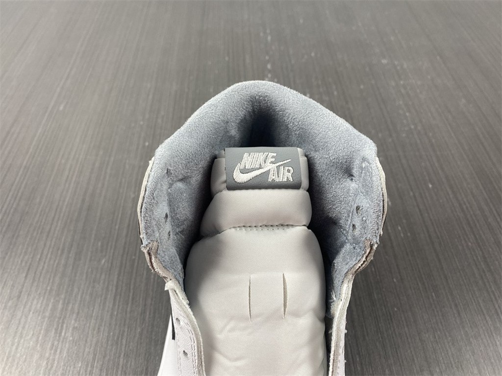 Air Jordan 1 High OG Stealth 555088-037