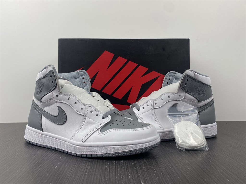 Air Jordan 1 High OG Stealth 555088-037