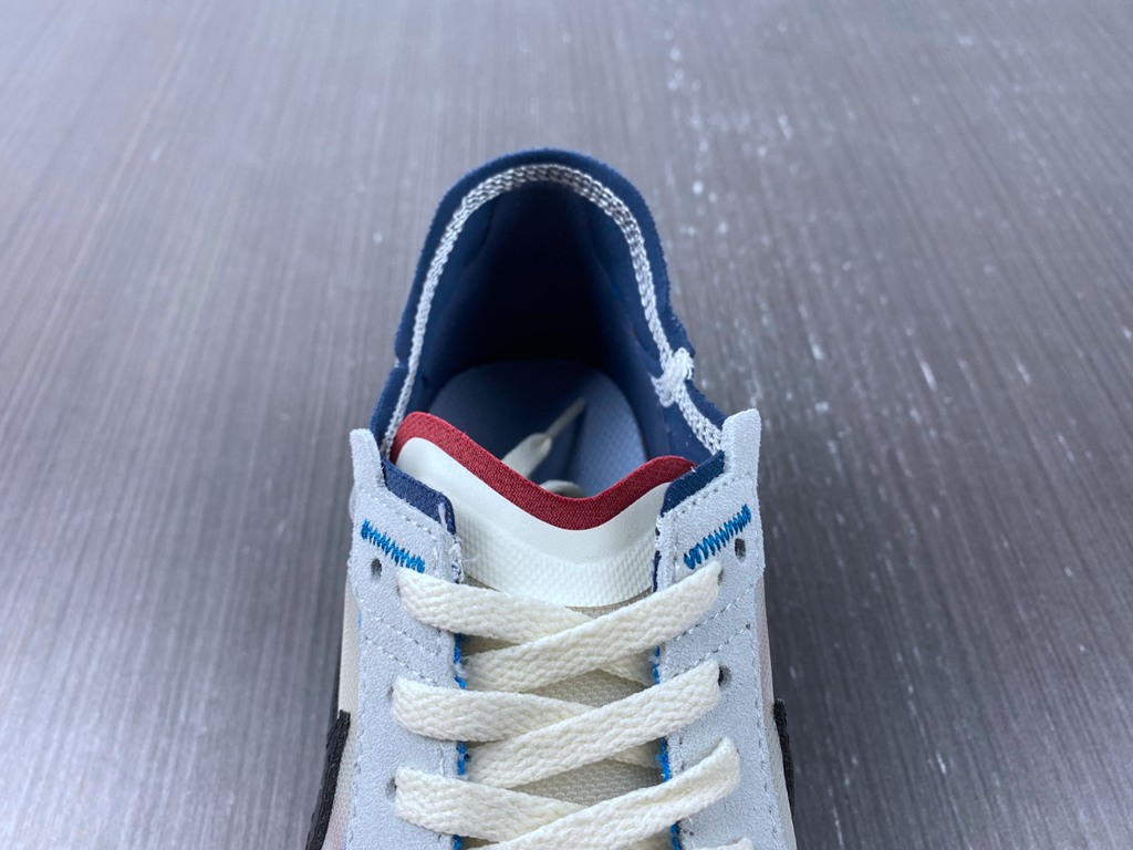 NIKE Waffle One  DM5446-701