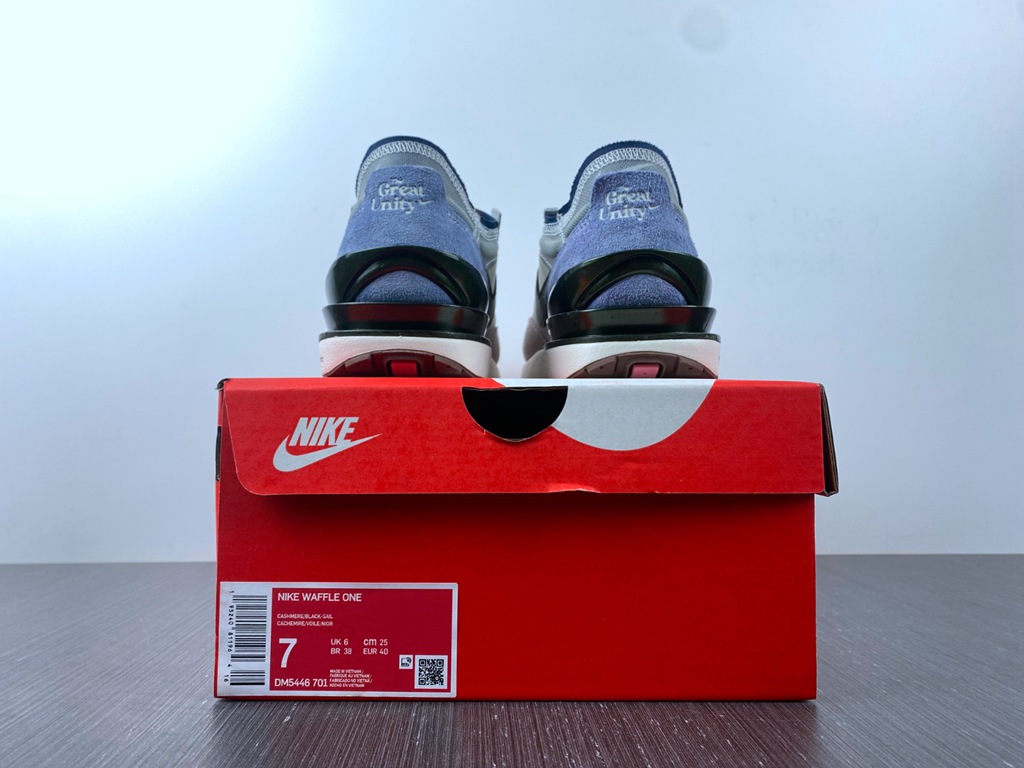 NIKE Waffle One  DM5446-701