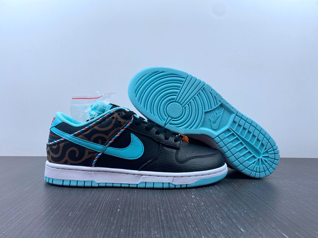 NKNike Dunk Low B op DH7614-00