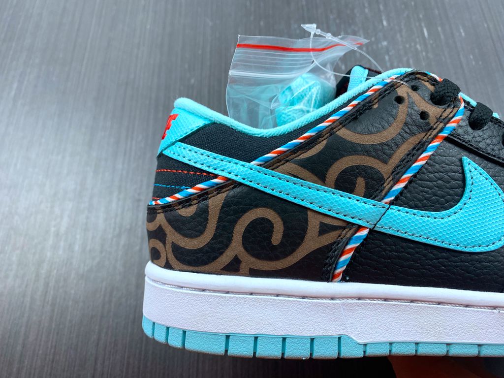 NKNike Dunk Low B op DH7614-00