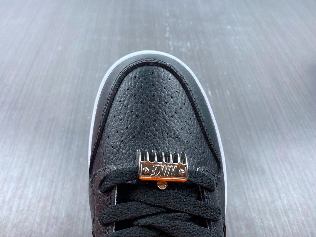 NKNike Dunk Low B op DH7614-00