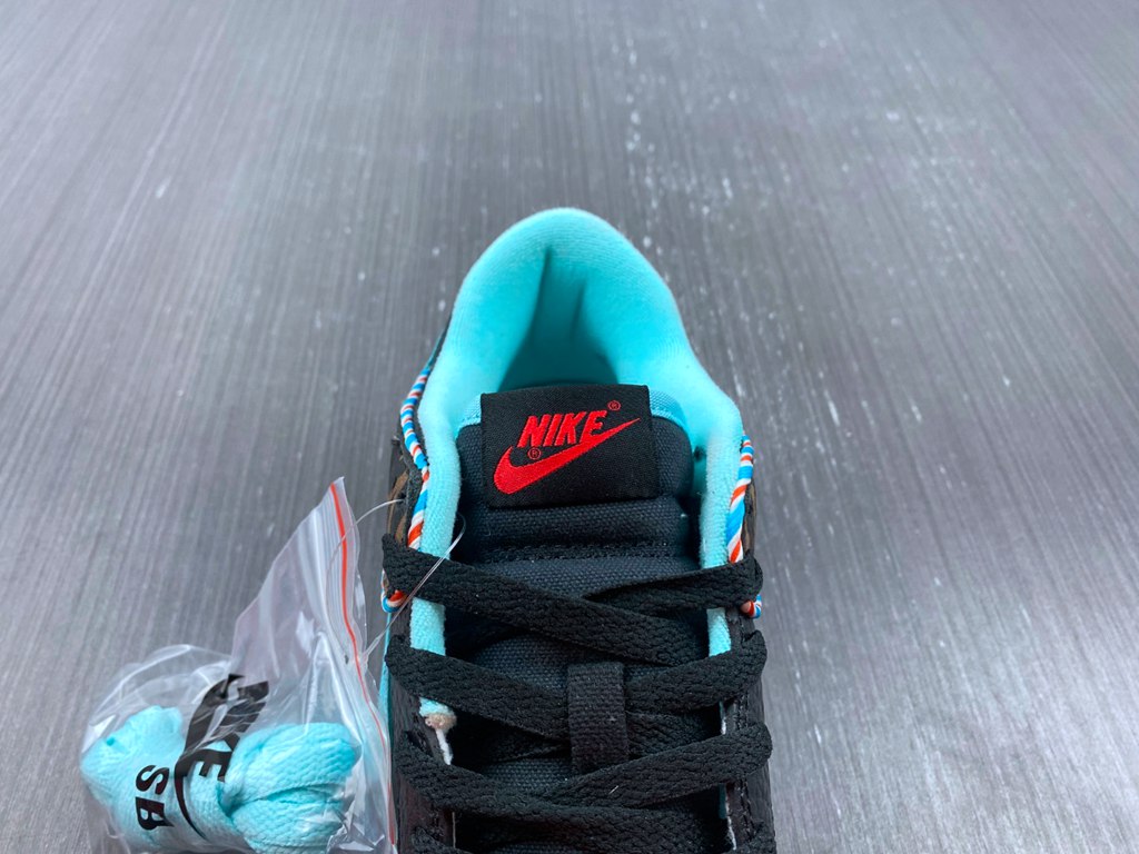 NKNike Dunk Low B op DH7614-00