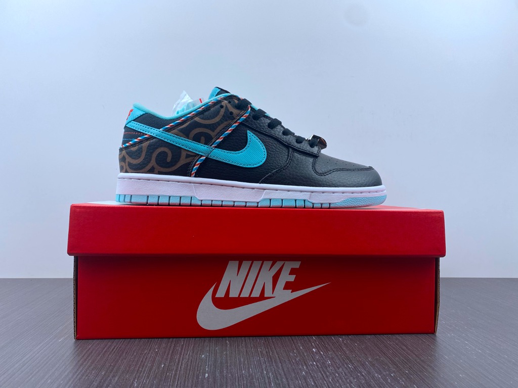 NKNike Dunk Low B op DH7614-00