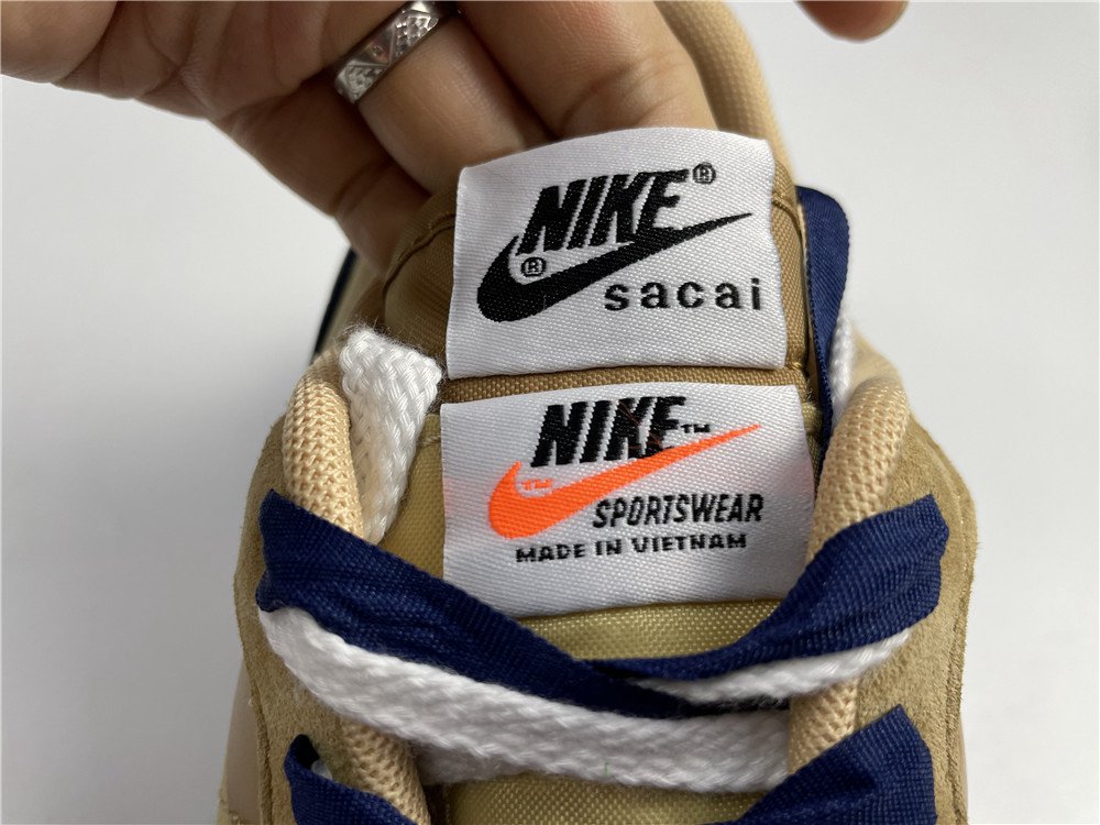sacai x Nike VaporWaffle 3.0 DD1875-200
