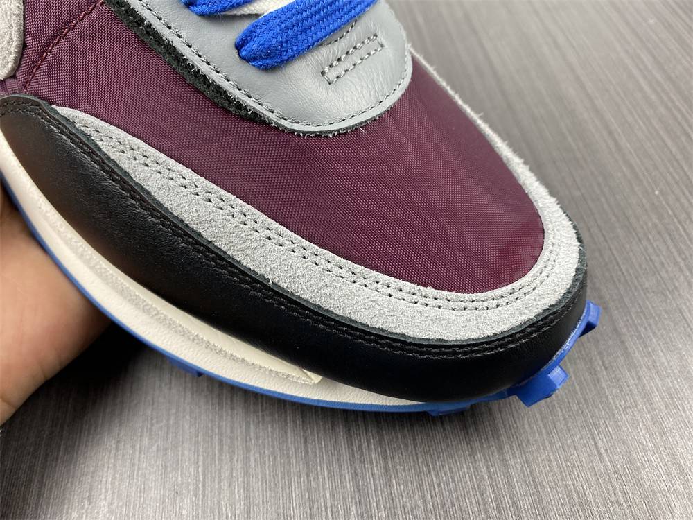 sacai x Nike LDV Waffle DJ4877-600