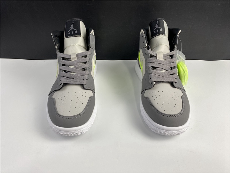 Air Jordan 1 Mid Grey Volt(554724-072)