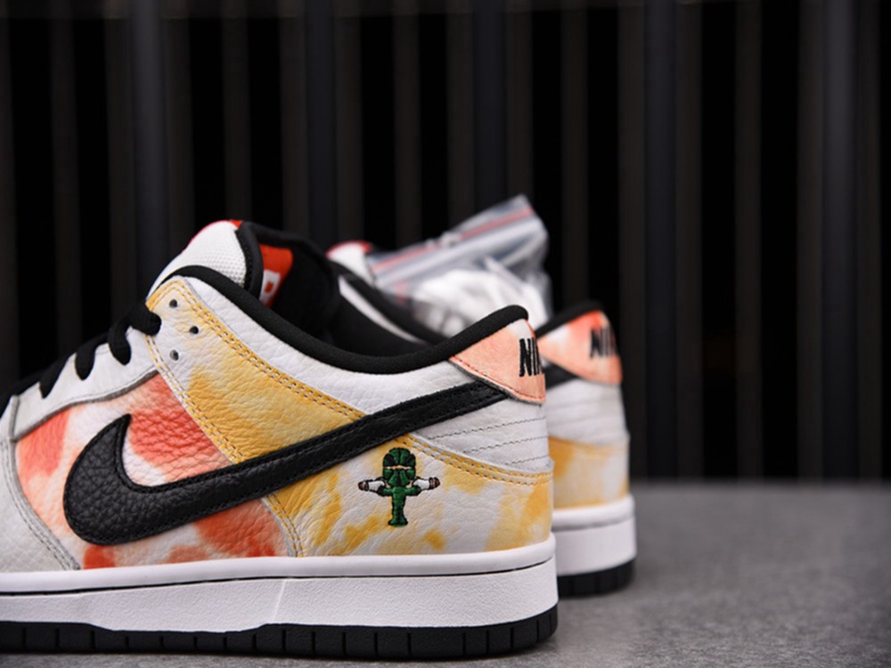 Nike SB Dunk Low Pro QS Roswell Raygun(BQ6832-101)