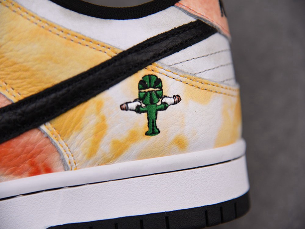 Nike SB Dunk Low Pro QS Roswell Raygun(BQ6832-101)