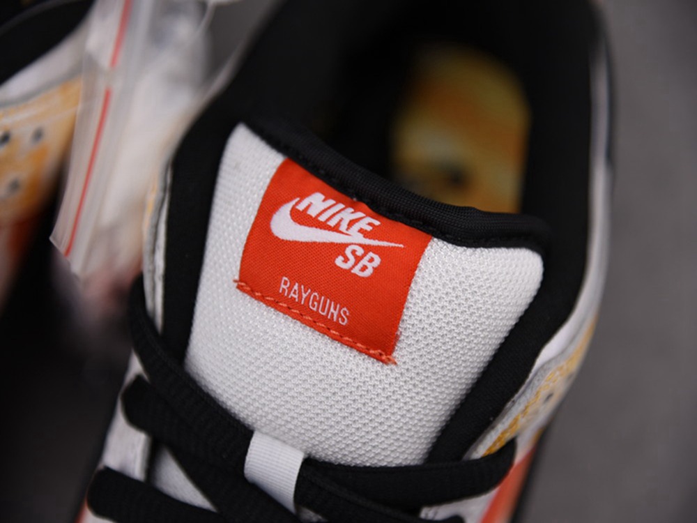 Nike SB Dunk Low Pro QS Roswell Raygun(BQ6832-101)