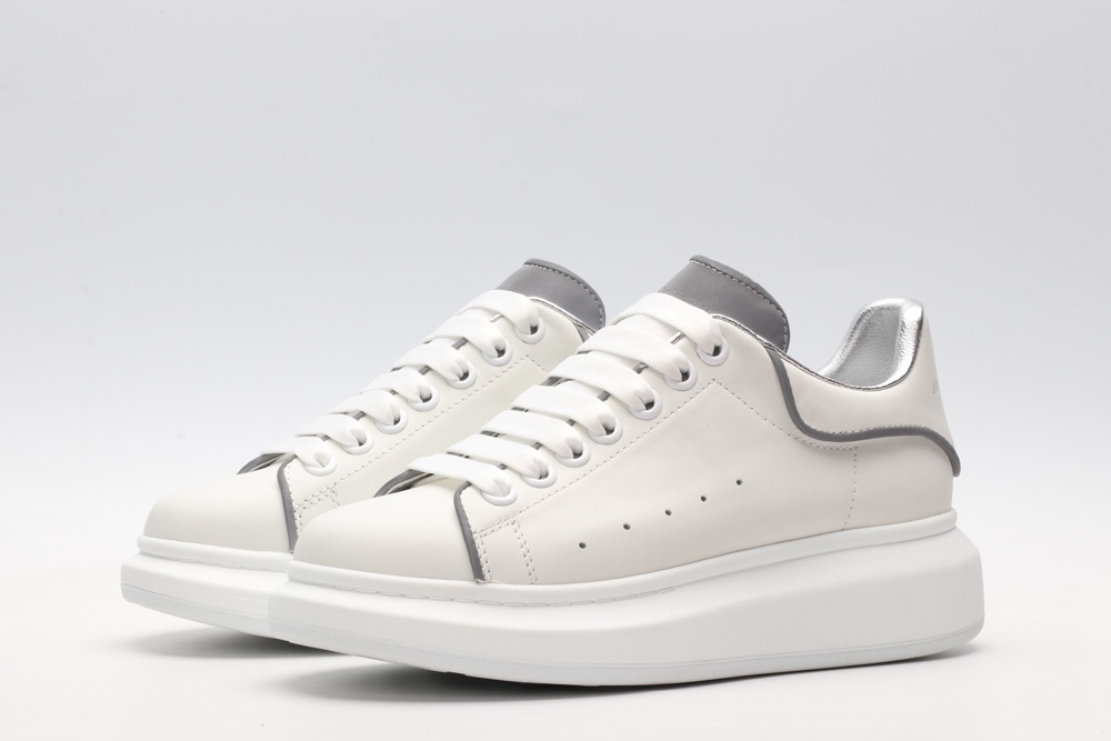 AMQ 3M Detail Oversized Sneaker