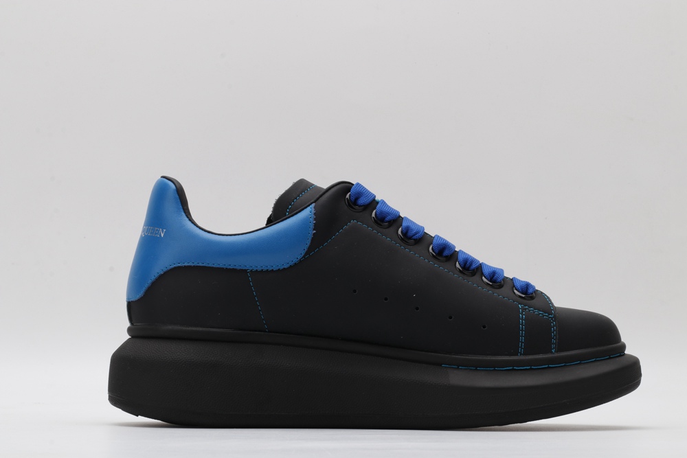 AMQ black oversized sneakers with blue heel