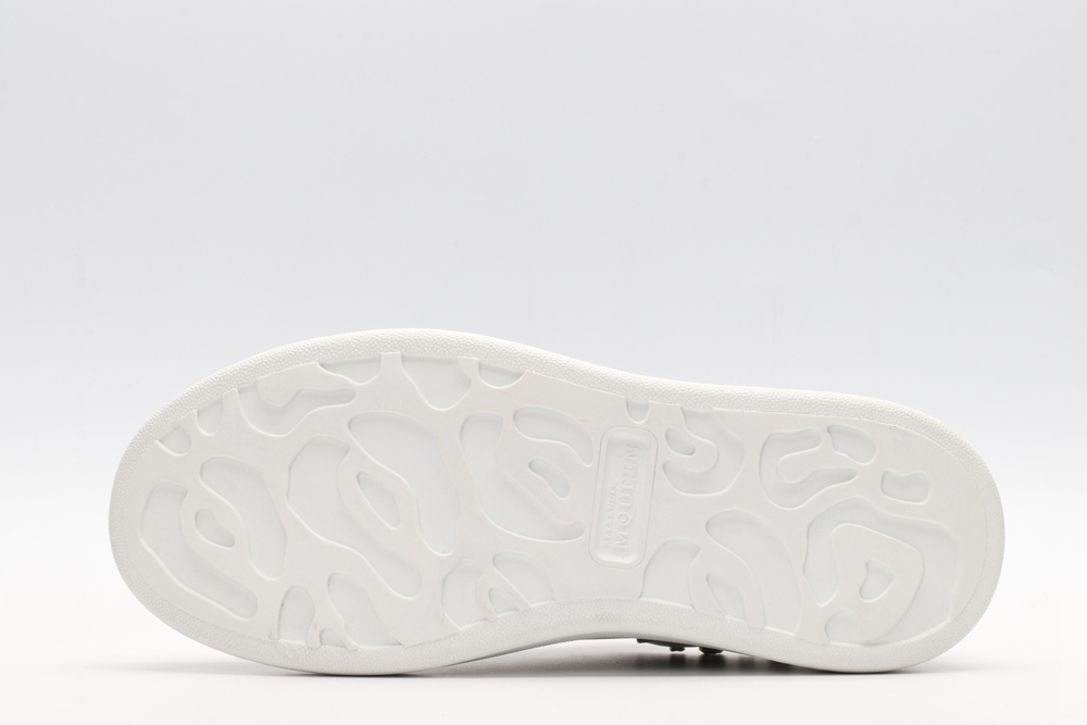 Black calf leather lace-up sneaker with siL*Ver-finished hammered stud