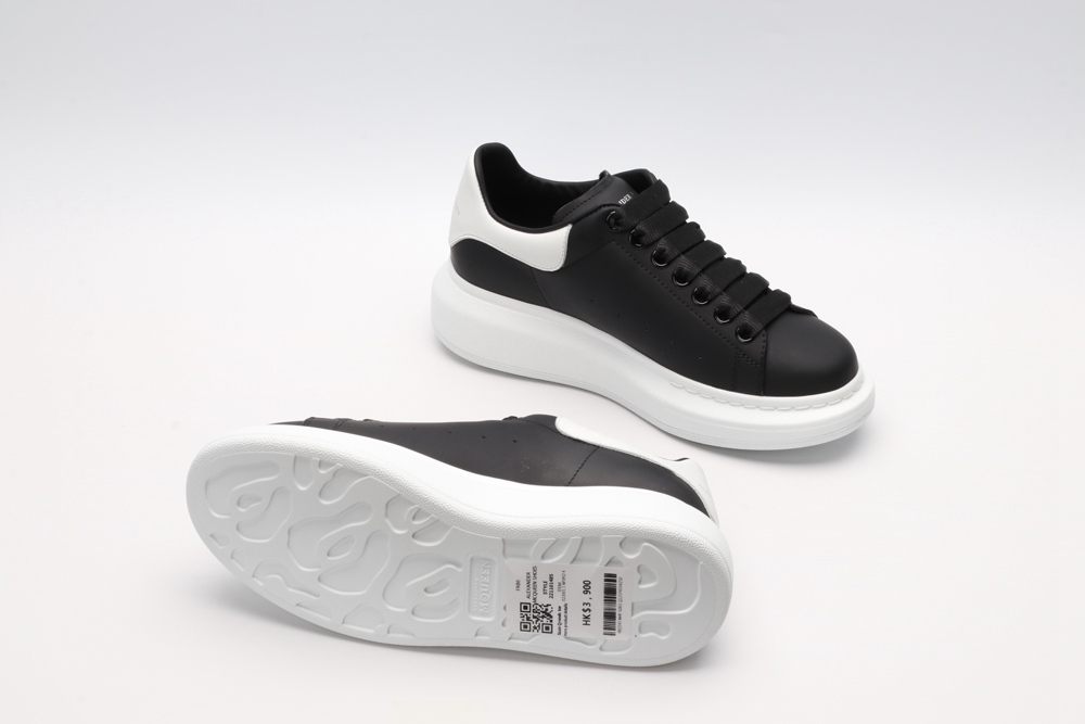 AMQ Black calf leather lace-up sneaker