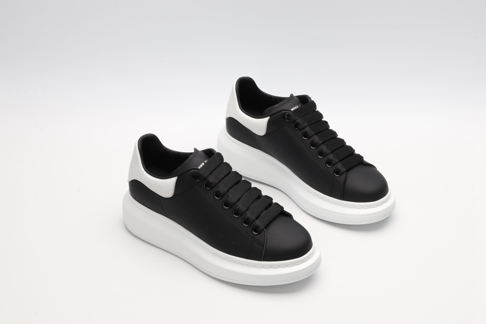 AMQ Black calf leather lace-up sneaker