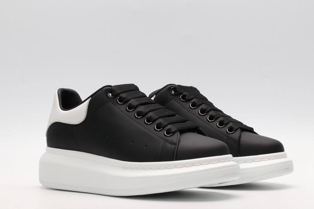 AMQ Black calf leather lace-up sneaker
