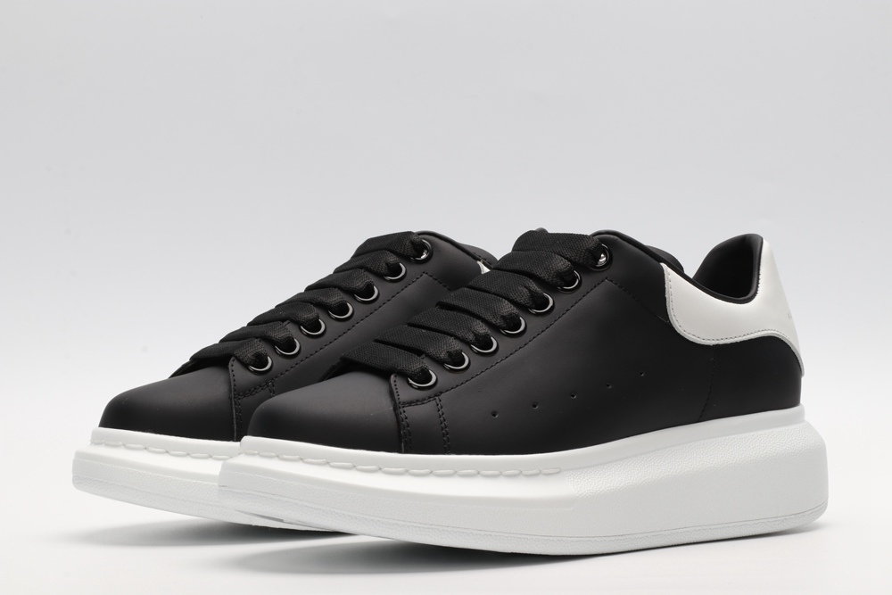 AMQ Black calf leather lace-up sneaker