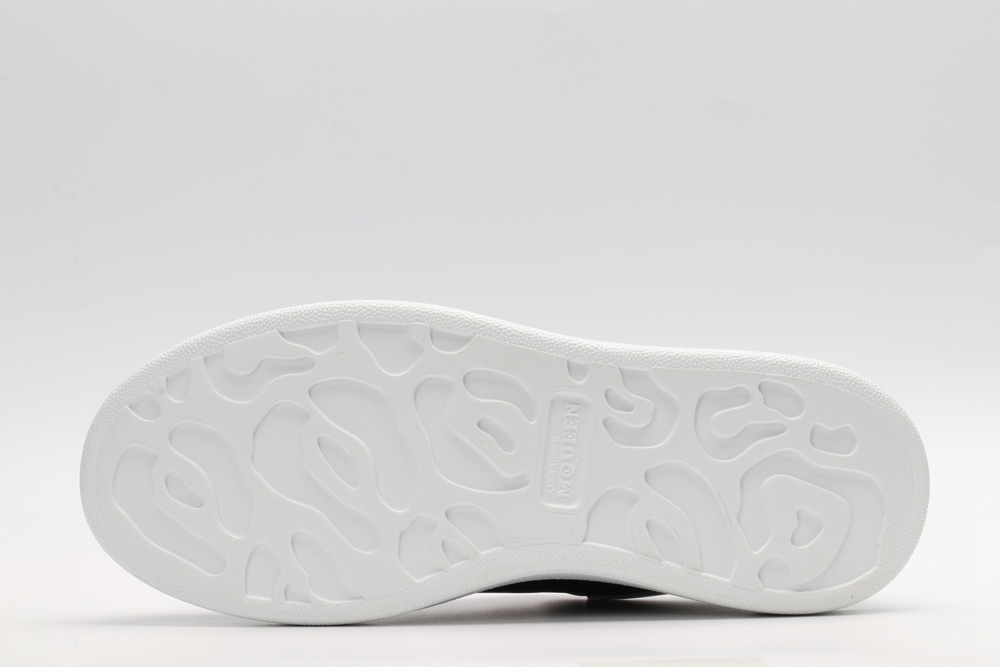 AMQ Black calf leather lace-up sneaker