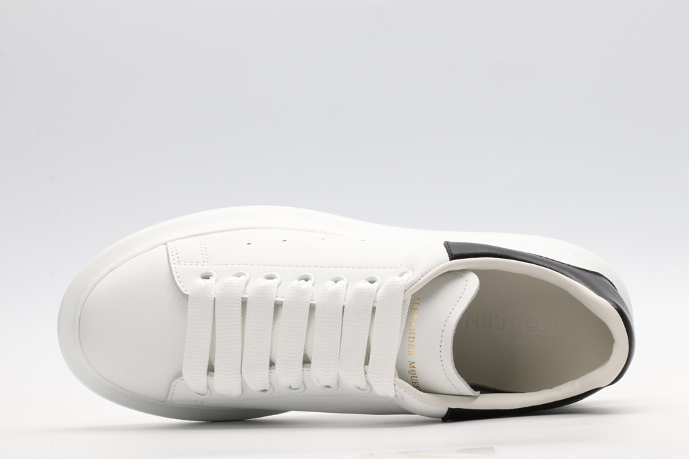 AMQ OVERSIZED SNEAKER with black heel