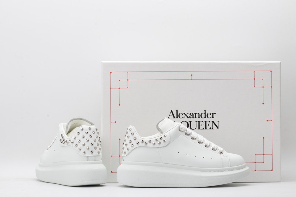 AMQ oversized white sneakers with siL*Ver-finished hammered stud