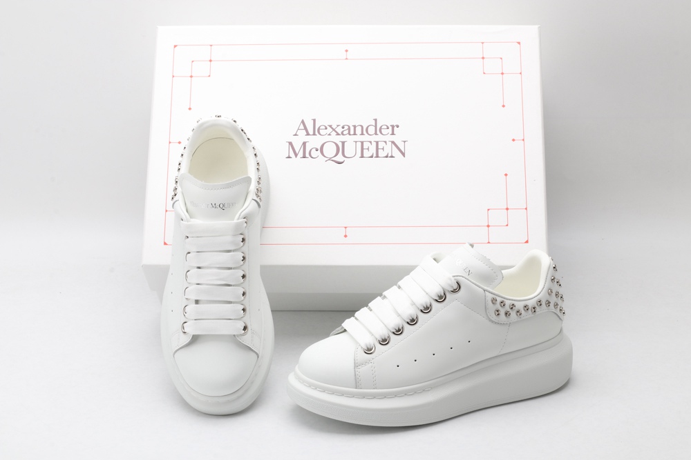 AMQ oversized white sneakers with siL*Ver-finished hammered stud