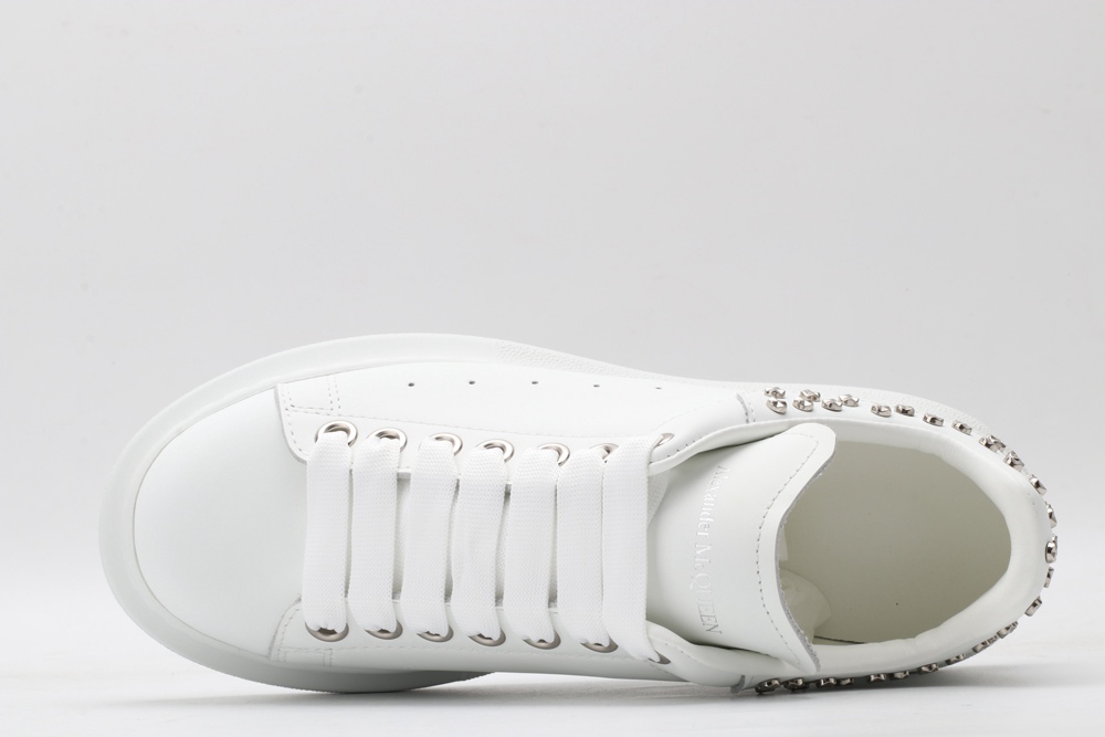 AMQ oversized white sneakers with siL*Ver-finished hammered stud