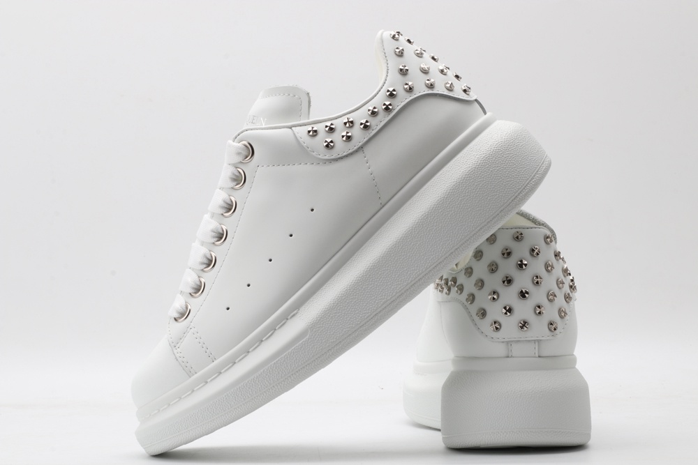 AMQ oversized white sneakers with siL*Ver-finished hammered stud