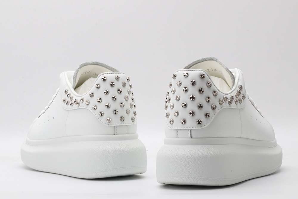 AMQ oversized white sneakers with siL*Ver-finished hammered stud