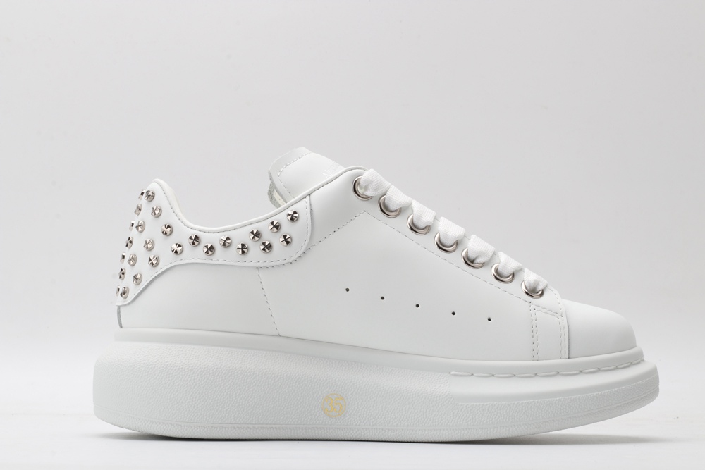 AMQ oversized white sneakers with siL*Ver-finished hammered stud