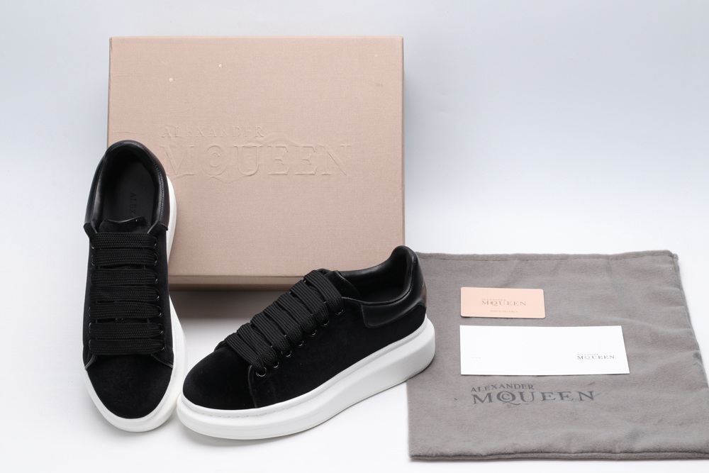 AMQ Oversized Sneaker-Black