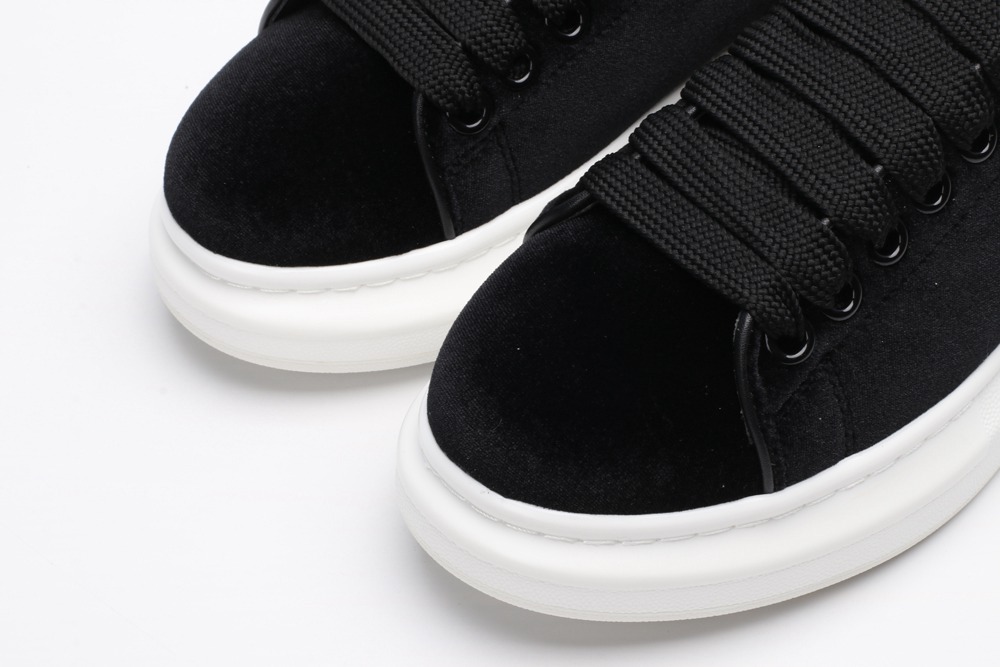 AMQ Oversized Sneaker-Black