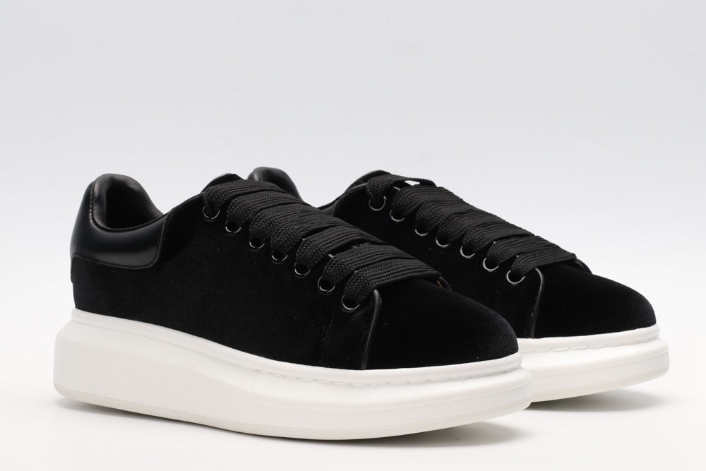 AMQ Oversized Sneaker-Black
