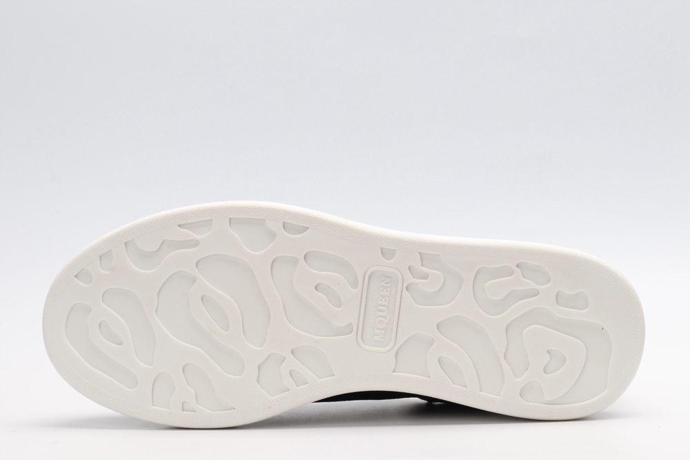 AMQ Oversized Sneaker-Black