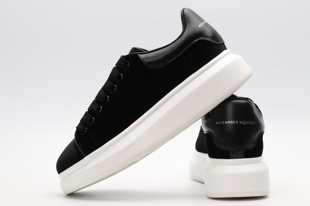 AMQ Oversized Sneaker-Black