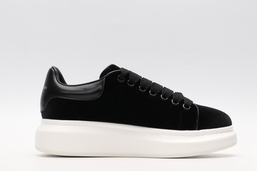 AMQ Oversized Sneaker-Black