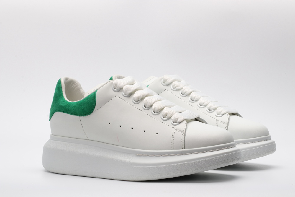 AMQ OVERSIZED SNEAKER with green heel