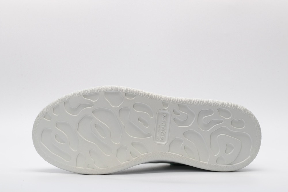 AMQ OVERSIZED SNEAKER with green heel