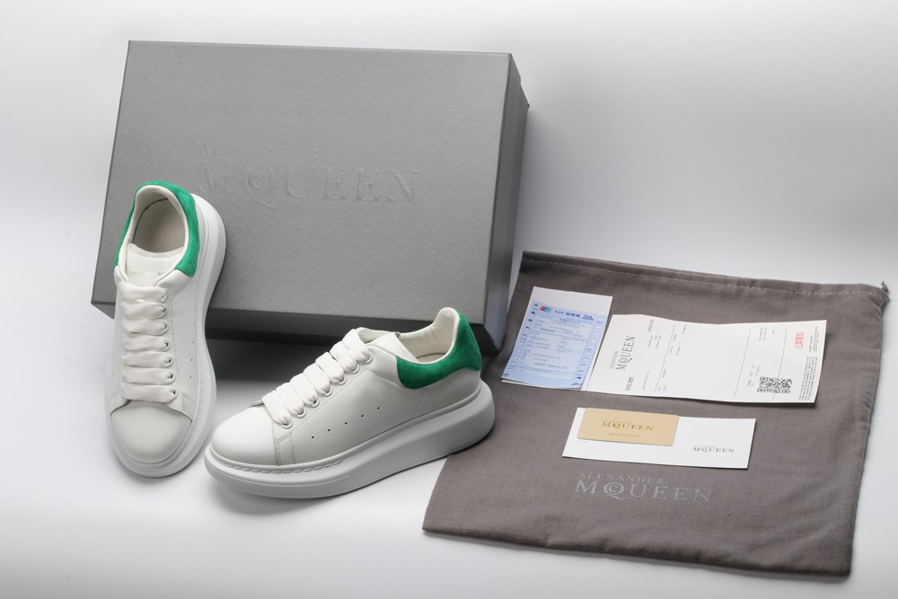 AMQ OVERSIZED SNEAKER with green heel