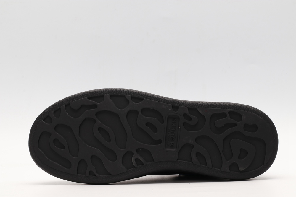 AMQ black oversized sneakers with blue heel